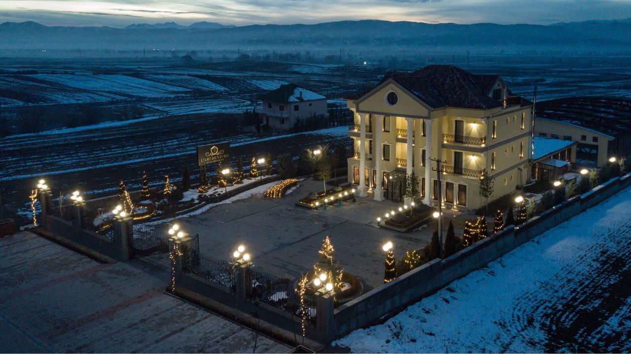 "L'Art De Vivre" Resort Korce Bagian luar foto